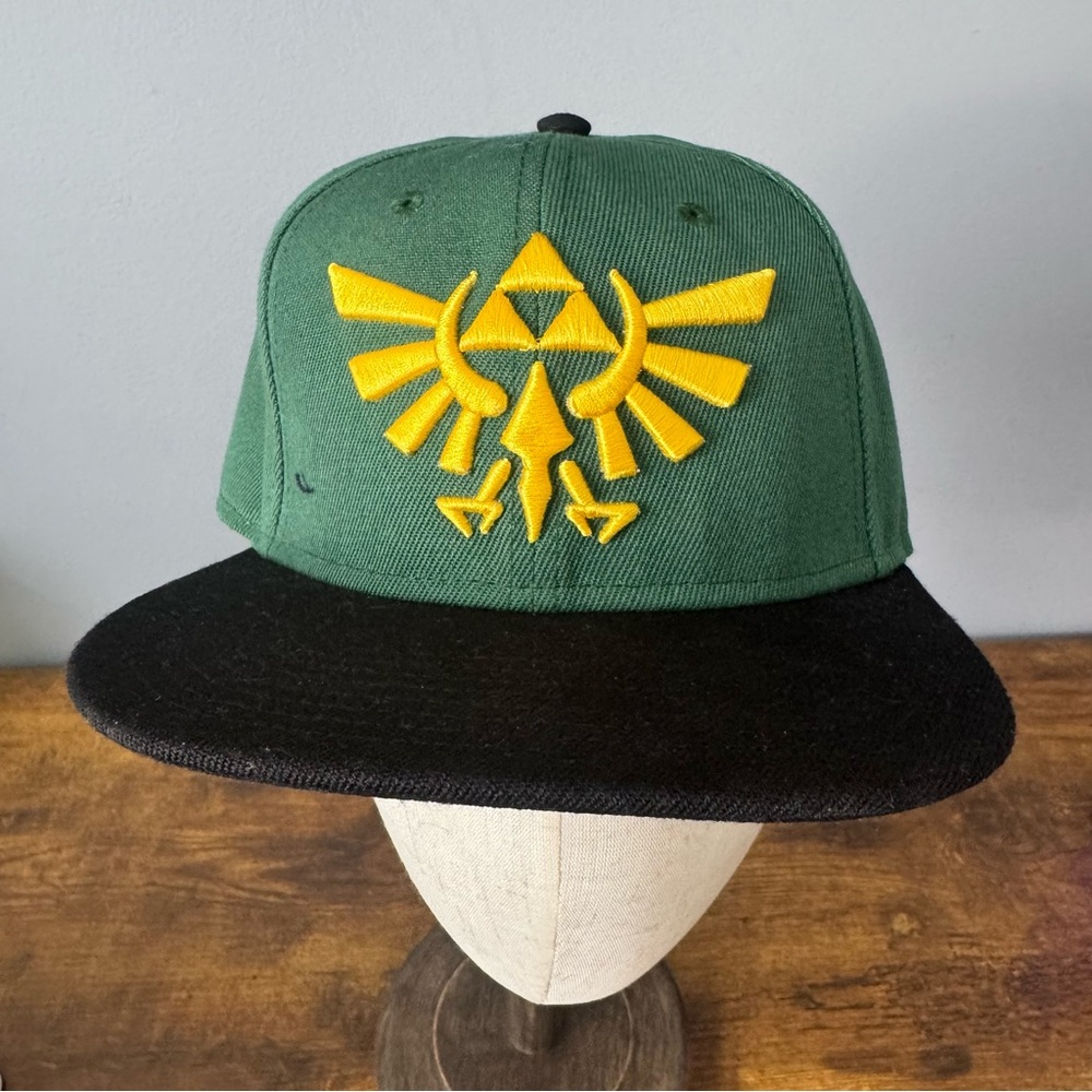 Nintendo Zelda Hylian Crest Snapback Green Black 2019 Triforce Embroidered‎ Hat